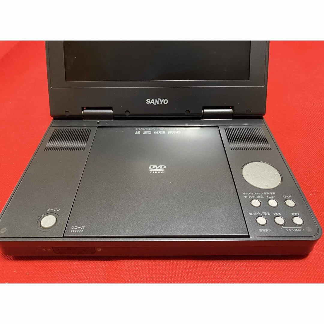 サンヨーポータブルDVDプレーヤDVDーHP900ND ジャンク240510ー1 スマホ/家電/カメラのオーディオ機器(ポータブルプレーヤー)の商品写真