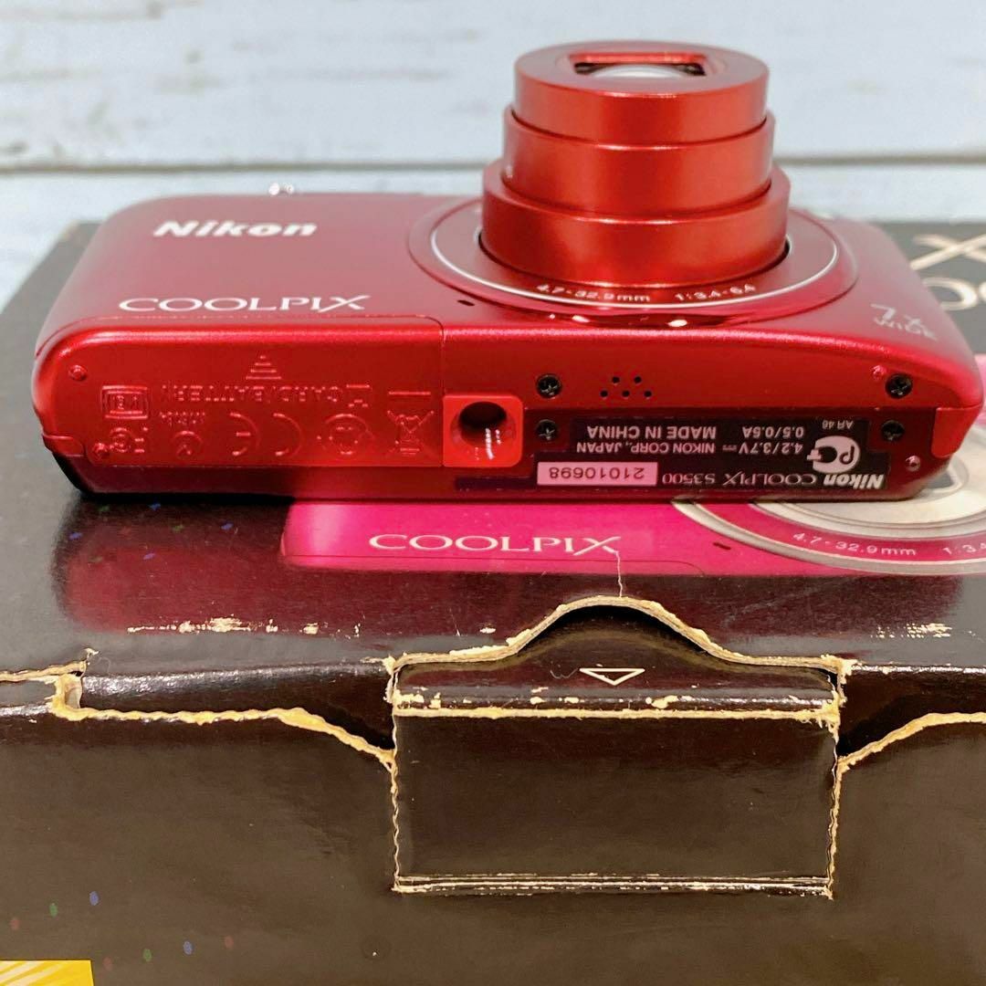 Nikon デジカメ coolpix  S3500 RED ニコン　コンデジ スマホ/家電/カメラのカメラ(コンパクトデジタルカメラ)の商品写真