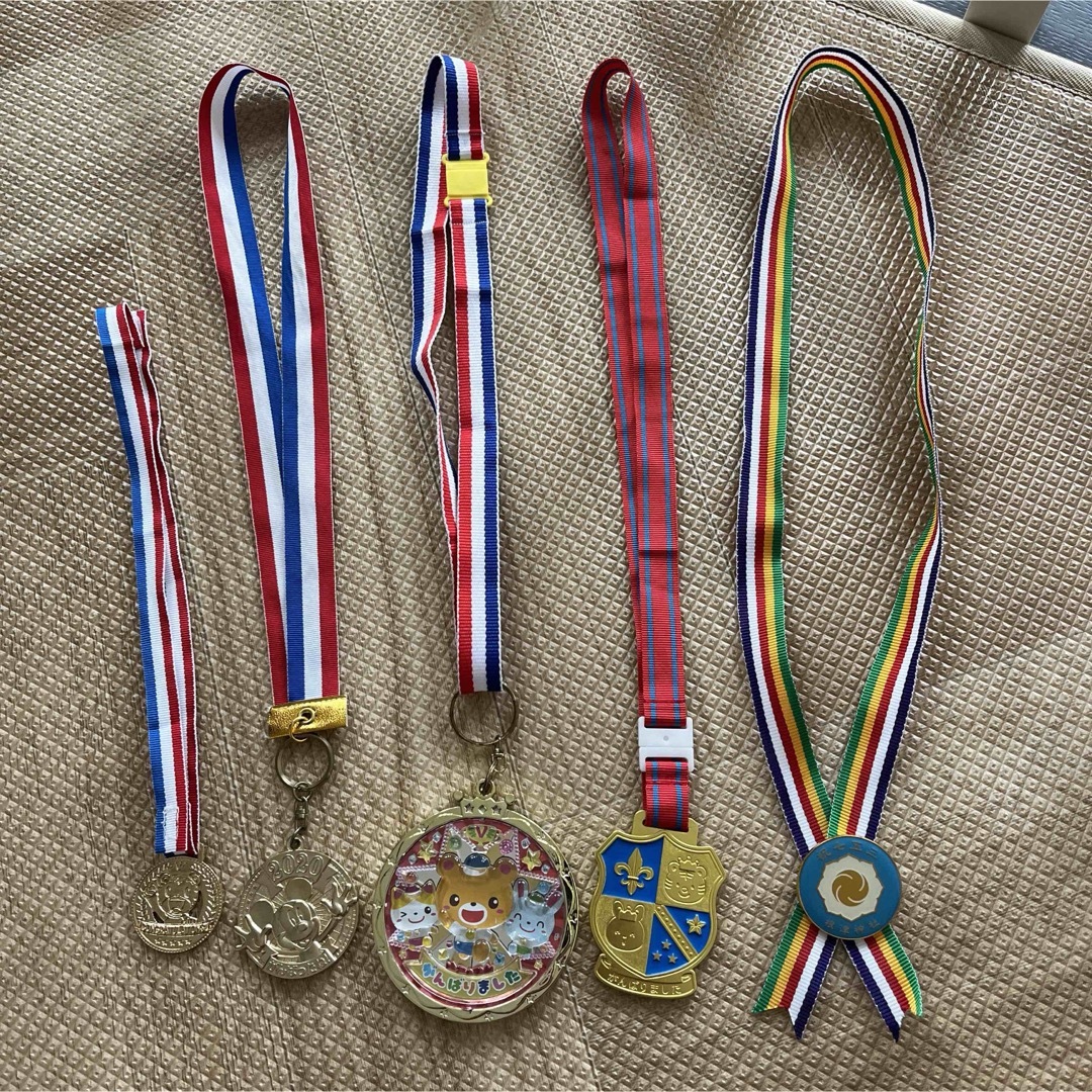 ゴールドの記念メダル　5種類 キッズ/ベビー/マタニティのメモリアル/セレモニー用品(その他)の商品写真