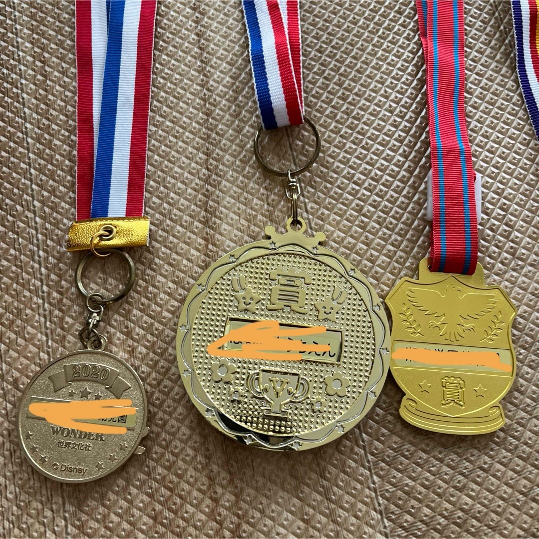 ゴールドの記念メダル　5種類 キッズ/ベビー/マタニティのメモリアル/セレモニー用品(その他)の商品写真