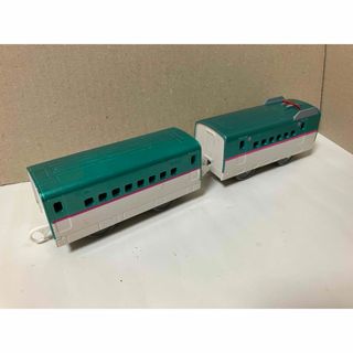 タカラトミー(Takara Tomy)の【プラレール】E5系新幹線はやぶさ 中間車 2種 パンタなし 7号車 2両(鉄道模型)