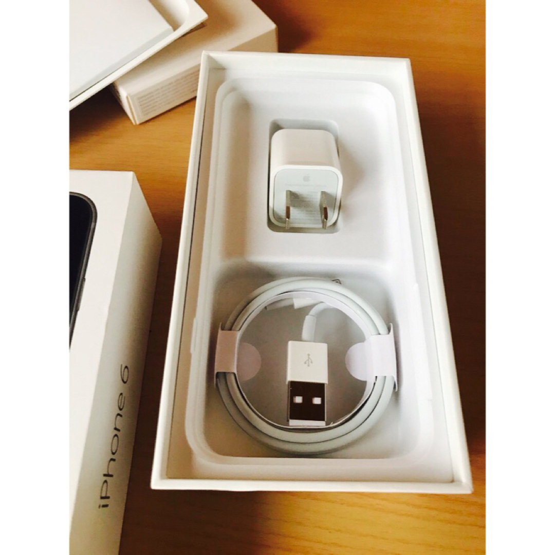 Apple(アップル)のApple純正 USBライトニングケーブル 充電アダプタ スマホ/家電/カメラのスマートフォン/携帯電話(バッテリー/充電器)の商品写真