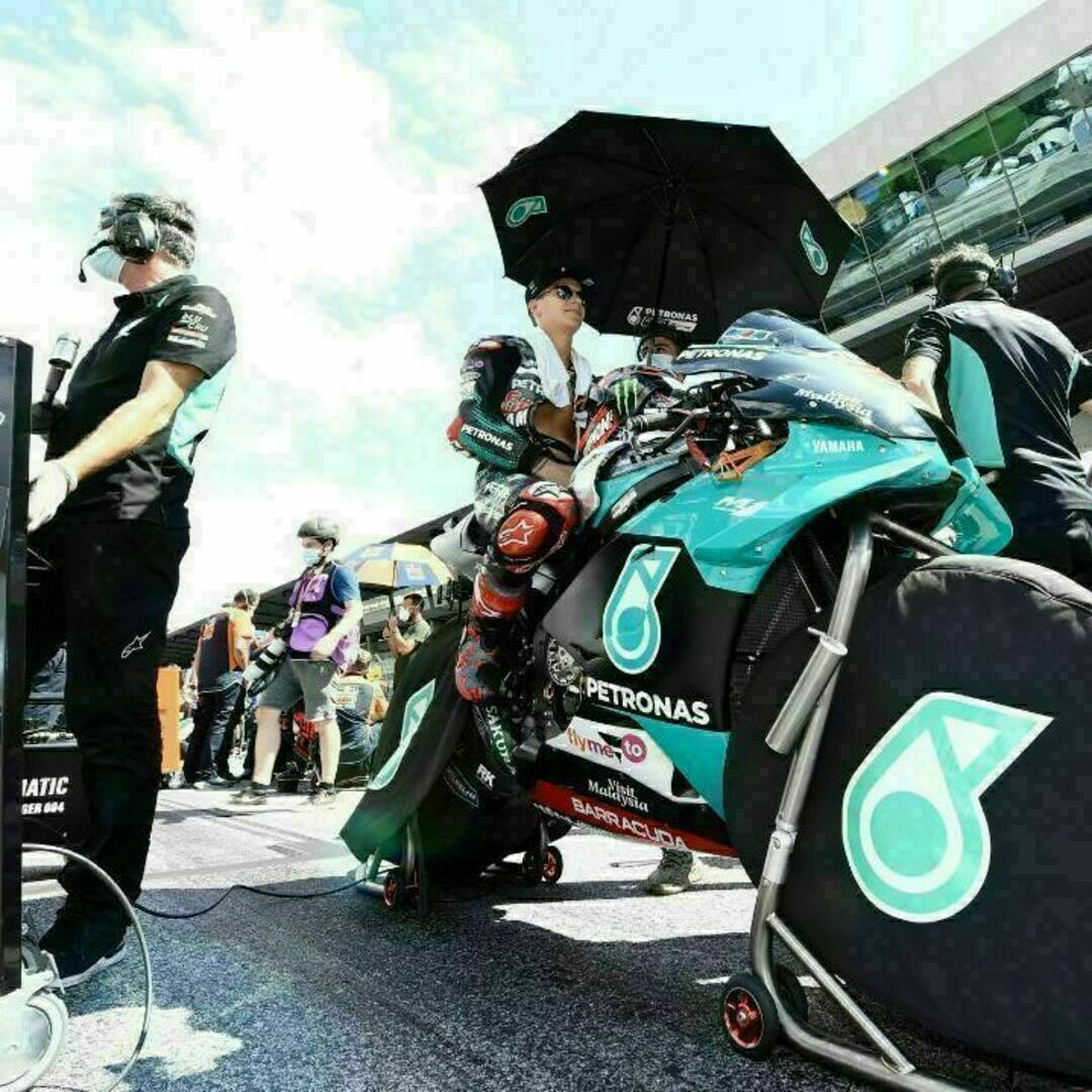 【PETRONAS YAMAHA SRT】 motoGP フルサイズ 傘 自動車/バイクのバイク(装備/装具)の商品写真