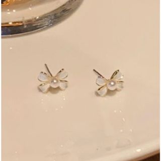 【大人気】再入荷 おしゃれ 可愛い リボン ピアス パール 耳飾り(ピアス)