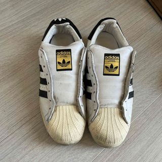 アディダス(adidas)のスニーカー(スニーカー)