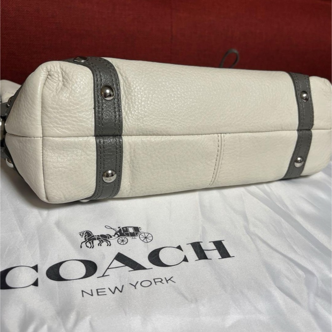 COACH(コーチ)のcoach バッグ　ワンショルダー　新品 レディースのバッグ(ショルダーバッグ)の商品写真