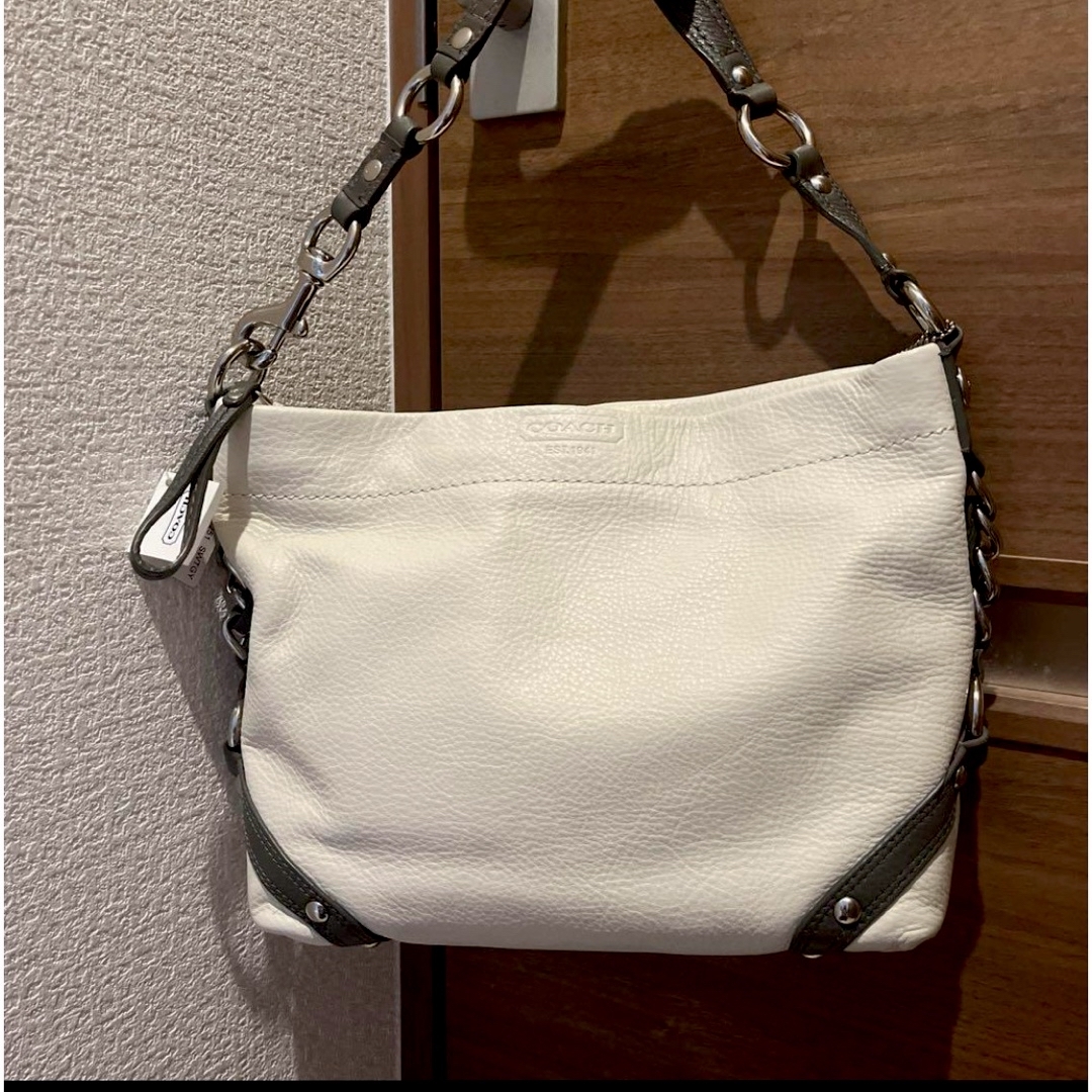 COACH(コーチ)のcoach バッグ　ワンショルダー　新品 レディースのバッグ(ショルダーバッグ)の商品写真