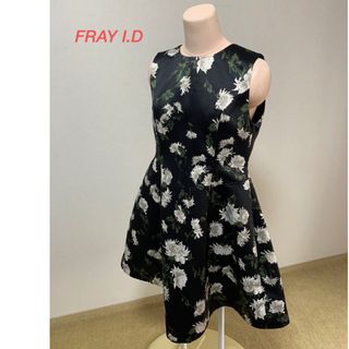 フレイアイディー(FRAY I.D)のFRAY I.D 花柄　ひざ丈ワンピース　黒　サイズ1(ひざ丈ワンピース)