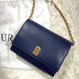 フルラ(Furla)のフルラ ショルダーバッグ チェーン レザー 現行ロゴ アーチロゴ ネイビー(ショルダーバッグ)