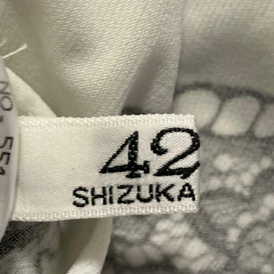SHIZUKA KOMURO(シズカコムロ) ワンピース サイズ42 L レディース - アイボリー×黒×ダークグレー クルーネック/半袖/ミニ/花柄 レディースのワンピース(その他)の商品写真