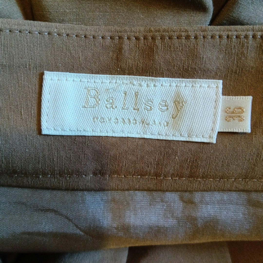 Ballsey(ボールジィ)のBALLSEY　カーキ色タフタスカート レディースのスカート(ロングスカート)の商品写真