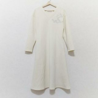 ヴィヴィアンタム(VIVIENNE TAM)のVIVIENNE TAM(ヴィヴィアンタム) ワンピース サイズ38 M レディース美品  - アイボリー Vネック/長袖/ロング/刺繍(その他)