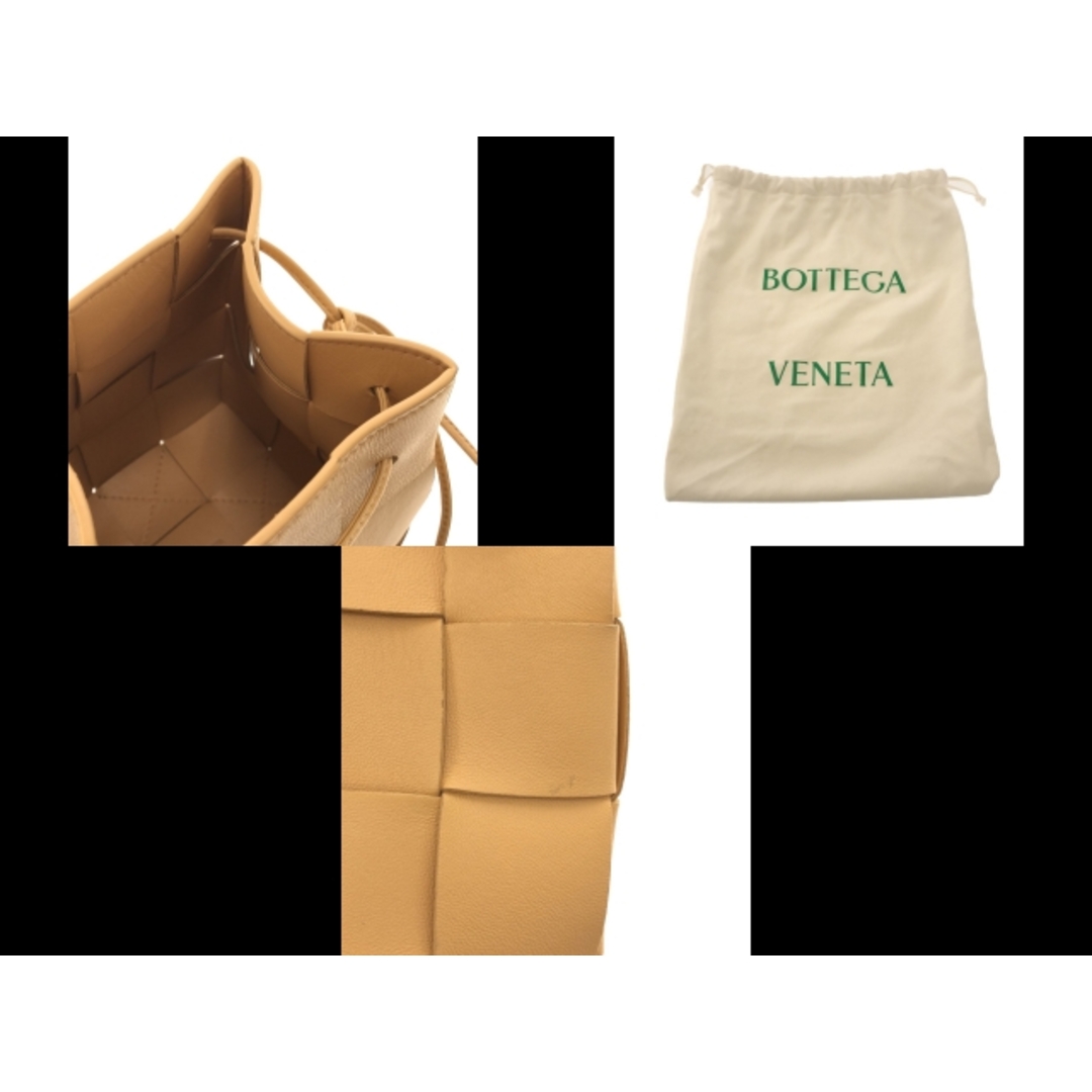 Bottega Veneta(ボッテガヴェネタ)のBOTTEGA VENETA(ボッテガヴェネタ) ショルダーバッグ マキシイントレチャート/スモール カセット クロスボディバケットバッグ ベージュ ミニバッグ/巾着型 ラムスキン  レディースのバッグ(ショルダーバッグ)の商品写真