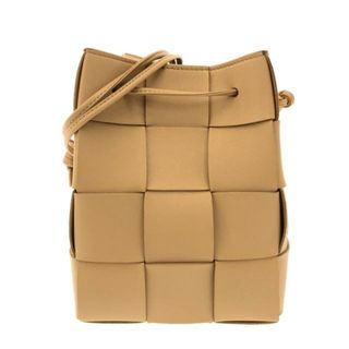 BOTTEGA VENETA(ボッテガヴェネタ) ショルダーバッグ マキシイントレチャート/スモール カセット クロスボディバケットバッグ ベージュ ミニバッグ/巾着型 ラムスキン 