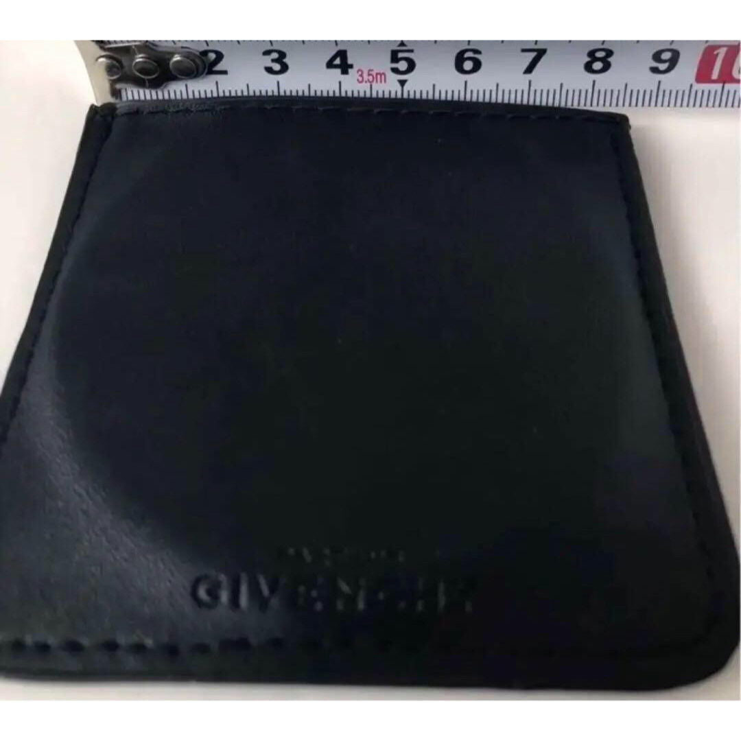 GIVENCHY(ジバンシィ)のジバンシー　可愛いミラー　ミラーケース付き　未使用品　訳ありアウトレット格安品 レディースのファッション小物(ミラー)の商品写真