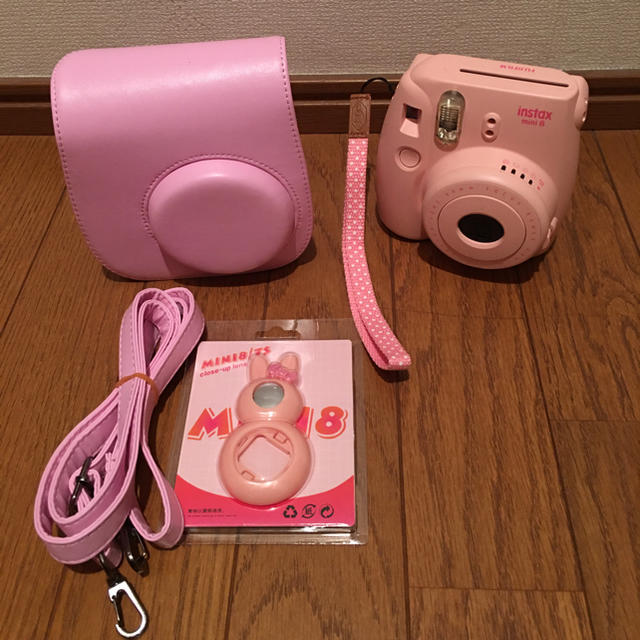 富士フイルム(フジフイルム)のinstax mini8 フィルム付き ピンク スマホ/家電/カメラのカメラ(フィルムカメラ)の商品写真