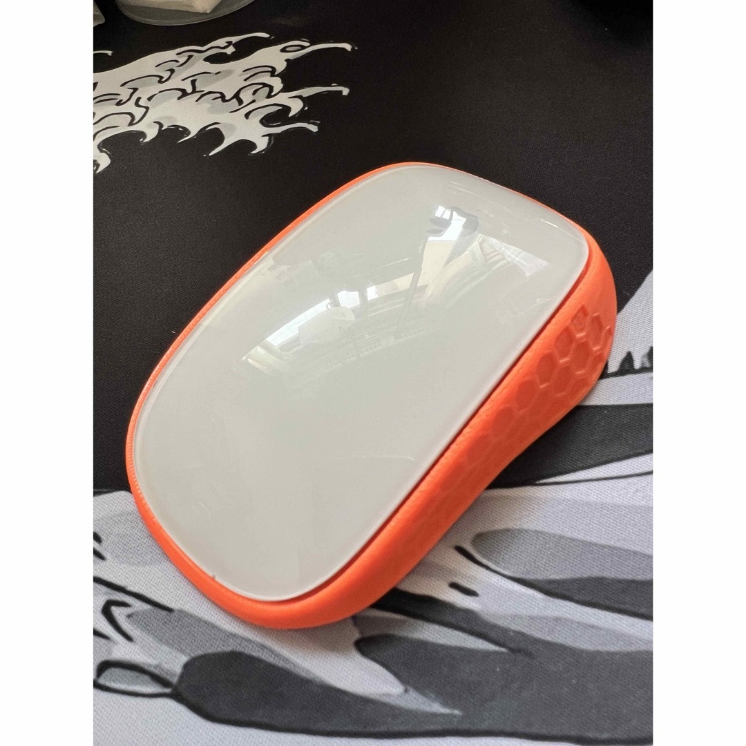 新品未使用 Magic Mouse 1、２、３対応 マウスベース 蛍光オレンジ スマホ/家電/カメラのPC/タブレット(PC周辺機器)の商品写真