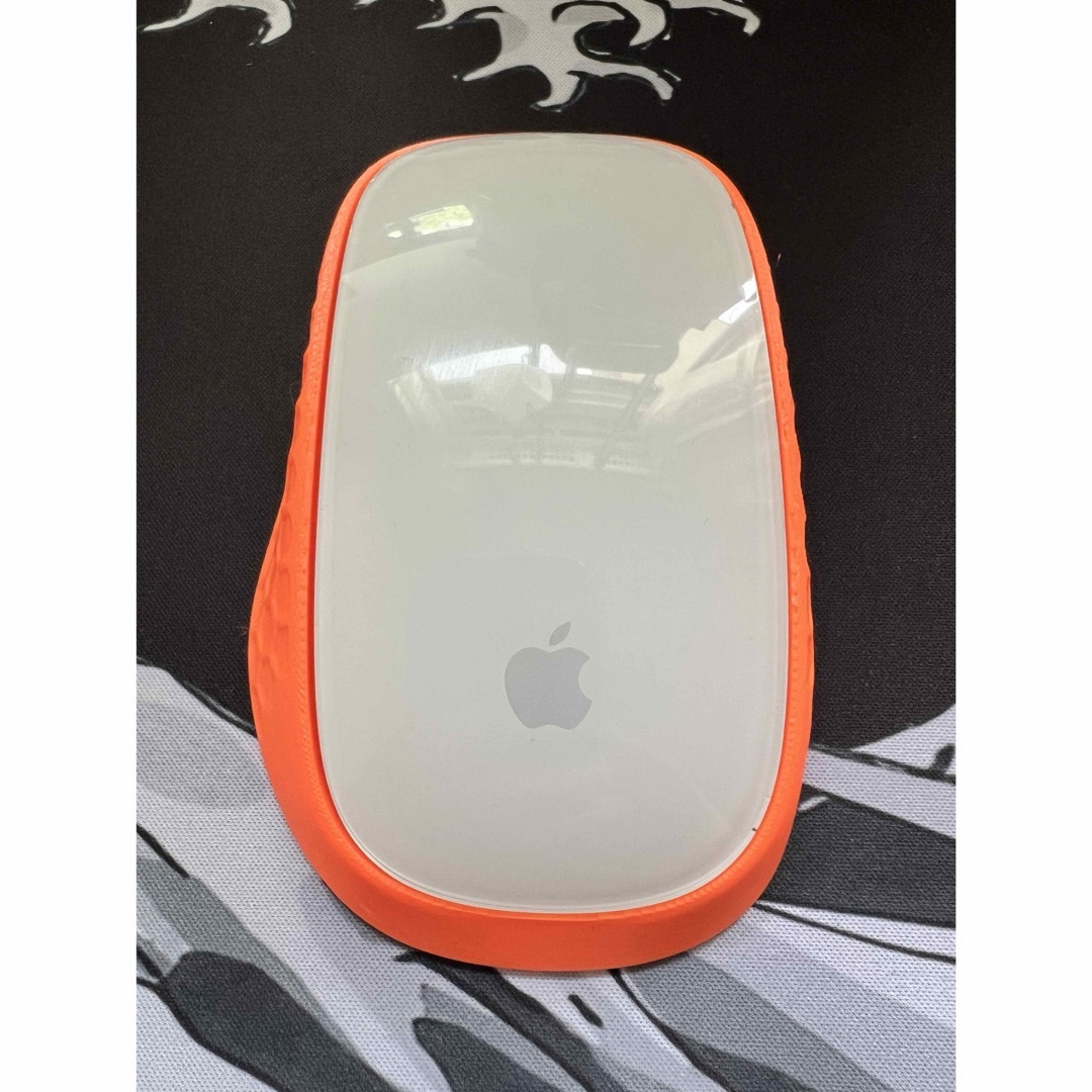 新品未使用 Magic Mouse 1、２、３対応 マウスベース 蛍光オレンジ スマホ/家電/カメラのPC/タブレット(PC周辺機器)の商品写真