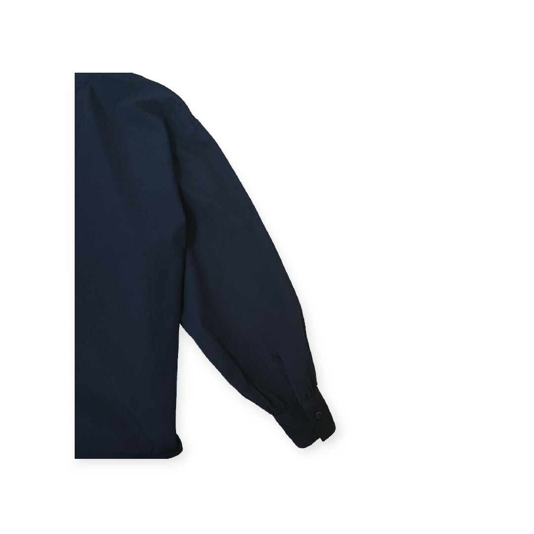 UNIQLO(ユニクロ)のユニクロ　ノーカラープルオーバーシャツ レディースのトップス(シャツ/ブラウス(長袖/七分))の商品写真