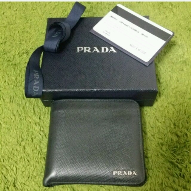 PRADA(プラダ)の【PRADA】メンズ 二つ折り財布　黒 メンズのファッション小物(折り財布)の商品写真