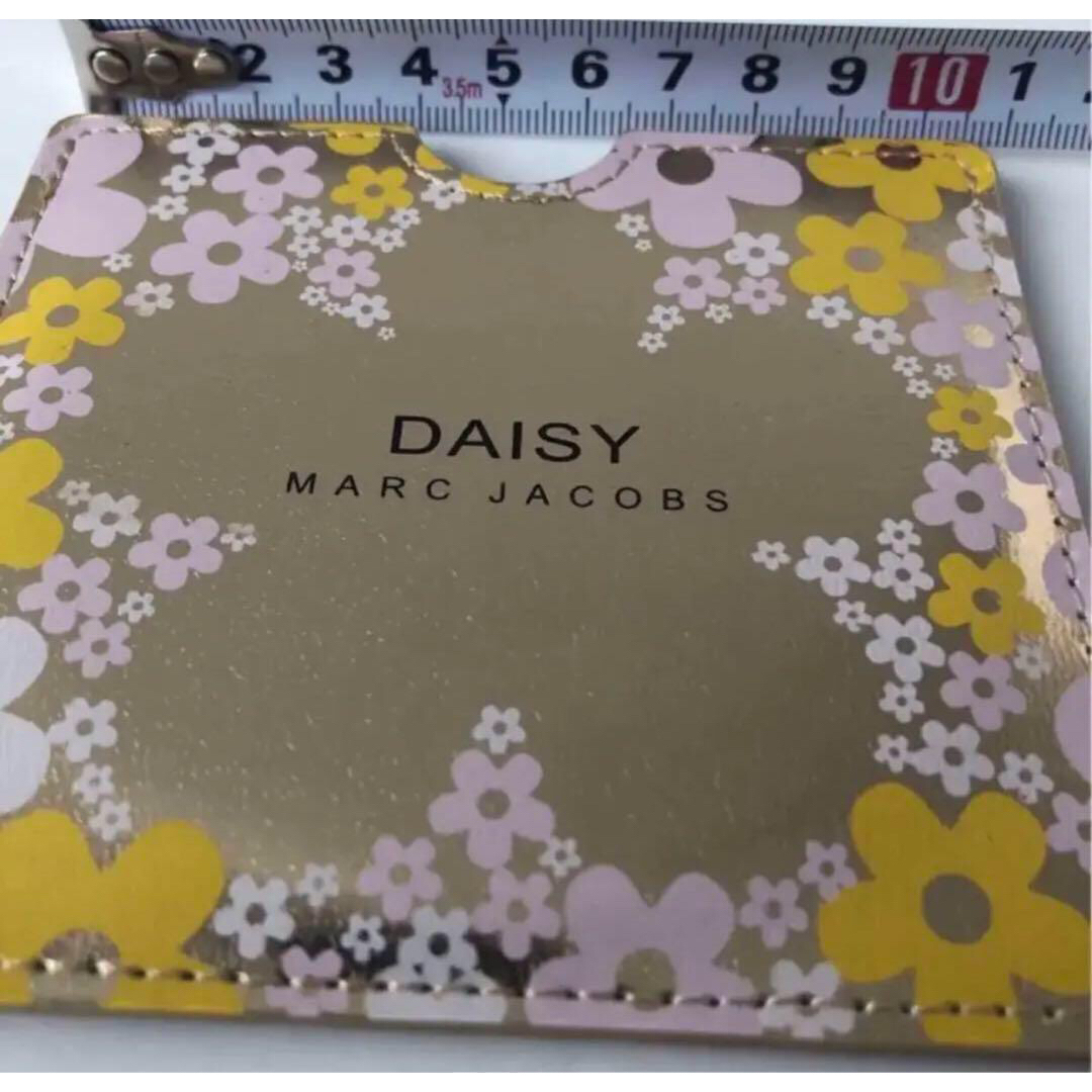 MARC JACOBS(マークジェイコブス)のマークジェイコブス　可愛いミラー　ミラーケース付き　未使用品　アウトレット格安品 レディースのファッション小物(ミラー)の商品写真