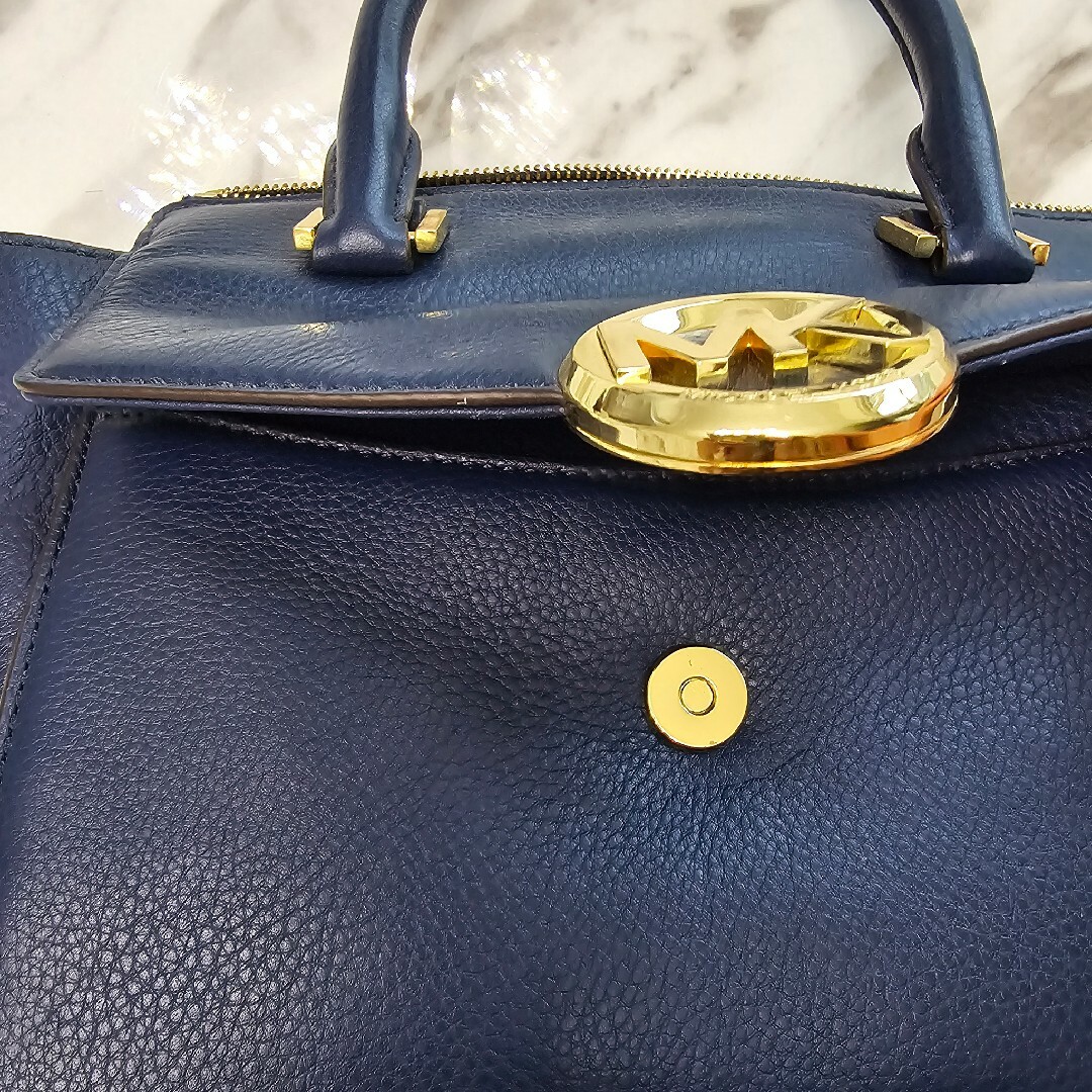 Michael Kors(マイケルコース)のMICHAEL KORS　ネイビー　バッグ レディースのバッグ(ハンドバッグ)の商品写真