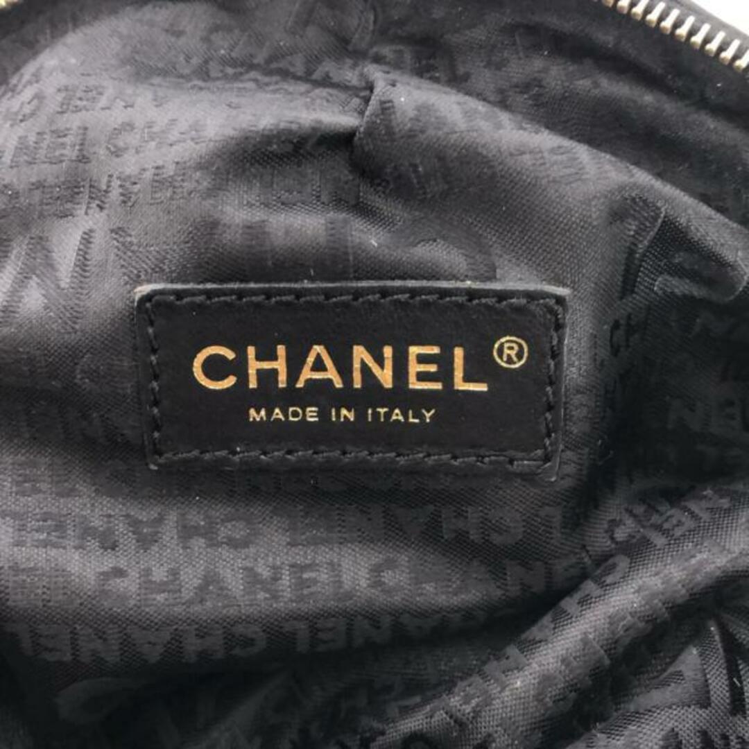 CHANEL(シャネル)のCHANEL(シャネル) クラッチバッグ - 黒×ゴールド クローバー/チェーンストラップ/ゴールド金具 サテン×ラムスキン レディースのバッグ(クラッチバッグ)の商品写真