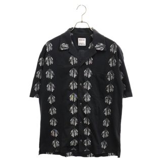 マルセロブロン(MARCELO BURLON)のMARCELO BURLON マルセロバーロン フェザー ロゴ プリント オープンカラー 半袖 シャツ ブラック CMGA078F22JER0011006(シャツ)