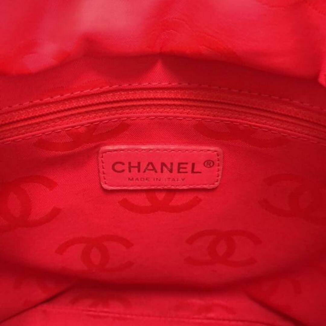 CHANEL(シャネル)のCHANEL(シャネル) トートバッグ カンボンラインミディアムトート A25167 黒×白 ラムスキン レディースのバッグ(トートバッグ)の商品写真