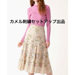 ジルスチュアート(JILLSTUART)のジルスチュアートカメル刺繍セットアップ！ブラウス、スカート(シャツ/ブラウス(半袖/袖なし))