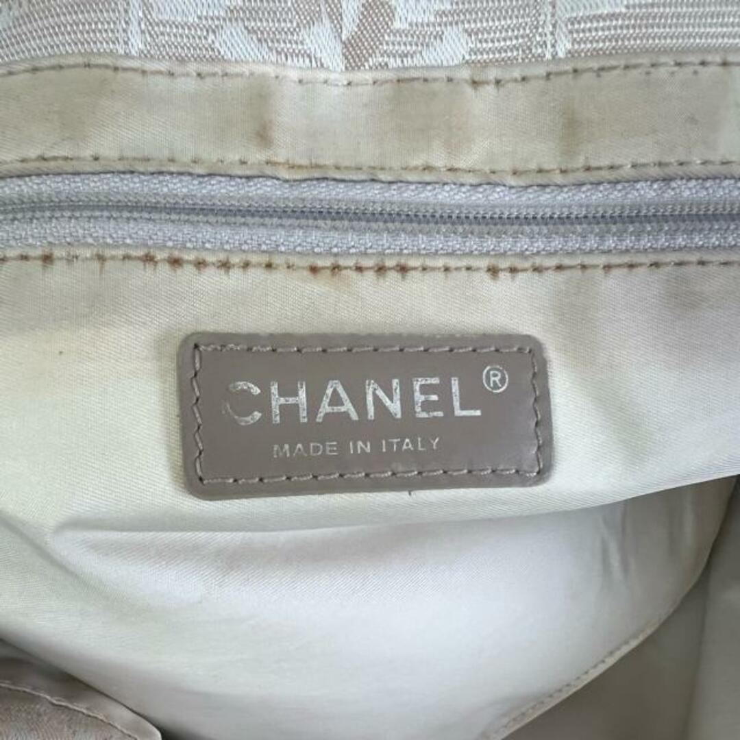 CHANEL(シャネル)のCHANEL(シャネル) トートバッグ ニュートラベルライントートMM ベージュ ジャガード×レザー レディースのバッグ(トートバッグ)の商品写真
