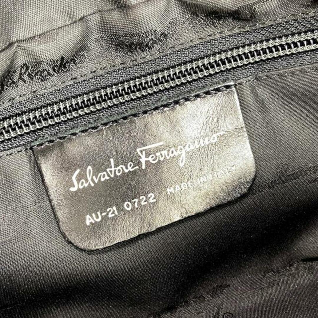 Salvatore Ferragamo(サルヴァトーレフェラガモ)のSalvatoreFerragamo(サルバトーレフェラガモ) ショルダーバッグ レディース - 黒 プラスチックショルダー ナイロン×プラスチック レディースのバッグ(ショルダーバッグ)の商品写真