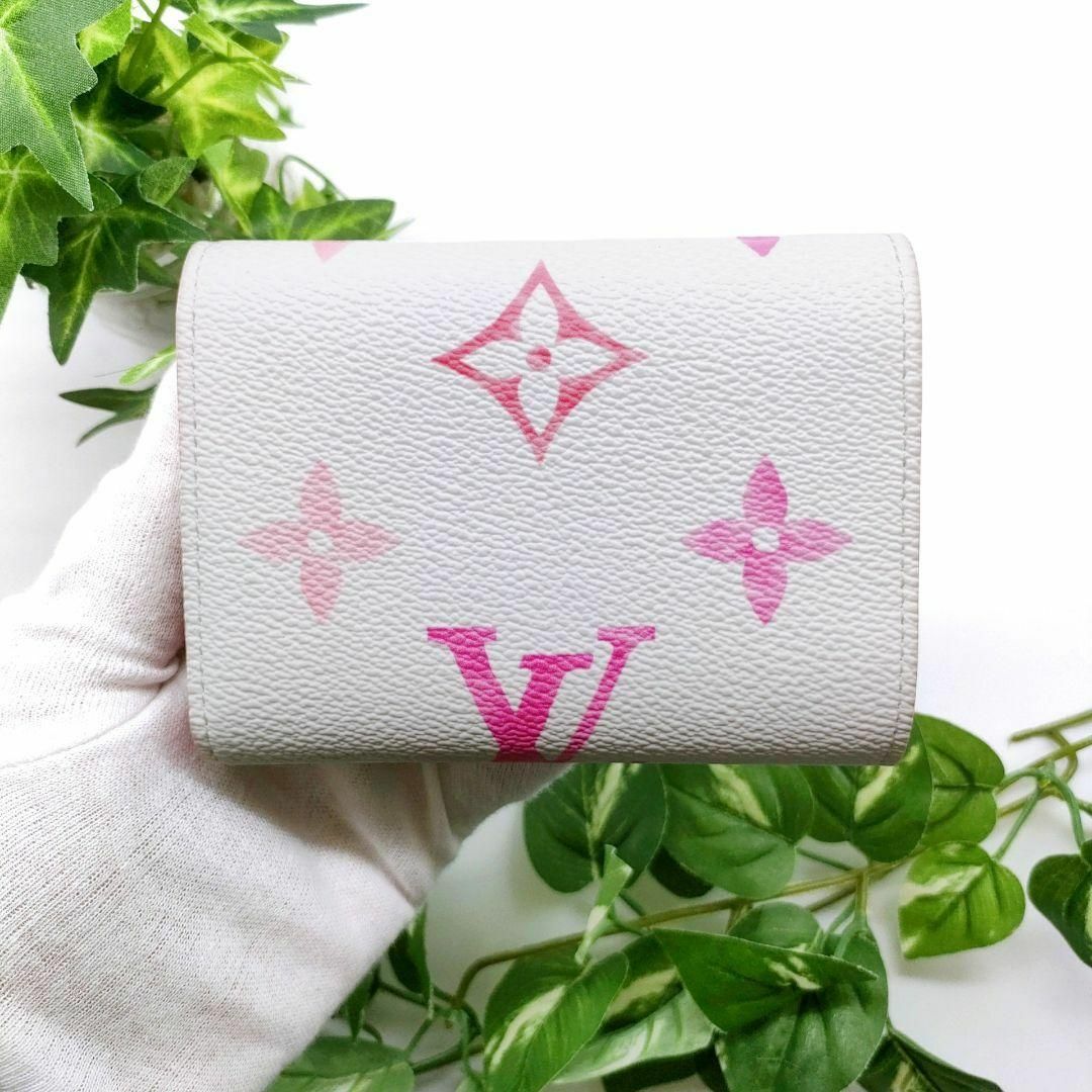 LOUIS VUITTON(ルイヴィトン)のルイヴィトン 三つ折り財布 ポルトフォイユヴィクトリーヌ ピンク バイザ プール レディースのファッション小物(財布)の商品写真