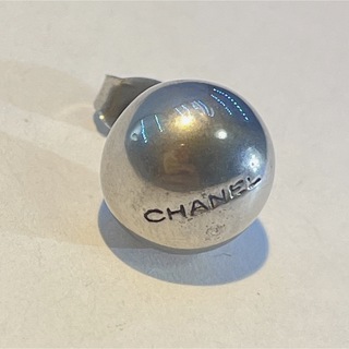 シャネル(CHANEL)の766 シャネル　ロゴ　ボール　スタッド　ピアス　シルバー　片方のみ(ピアス)