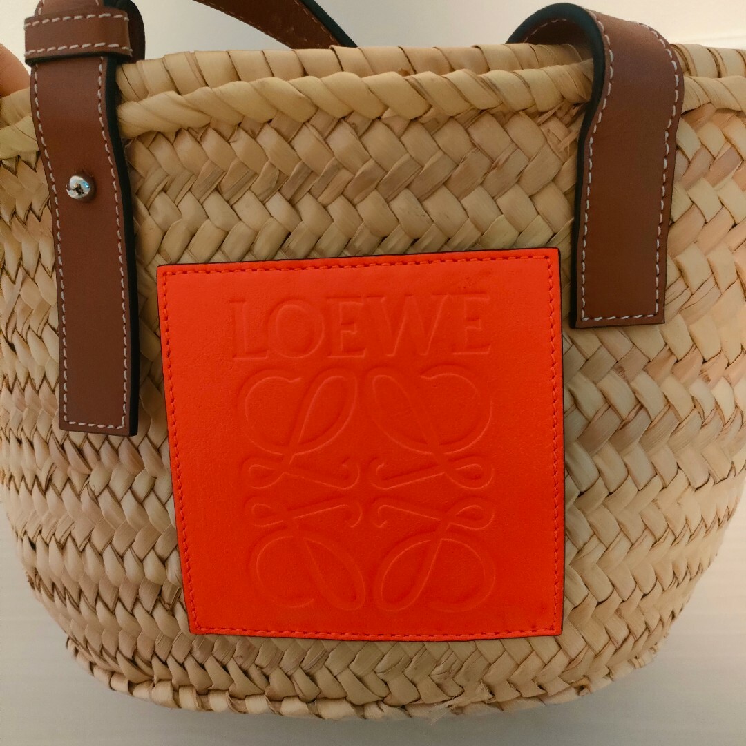 LOEWE(ロエベ)の（本日だけ安くします） ロエベ  ラフィア トートバッグ カゴバッグ 本物 レディースのバッグ(トートバッグ)の商品写真