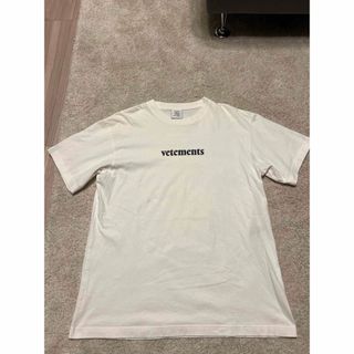 VETEMENTS Tシャツ