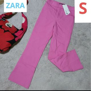 ザラ(ZARA)の新品未使用 ZARA カジュアルパンツ ピンク 可愛い 春パンツ Sサイズ(カジュアルパンツ)