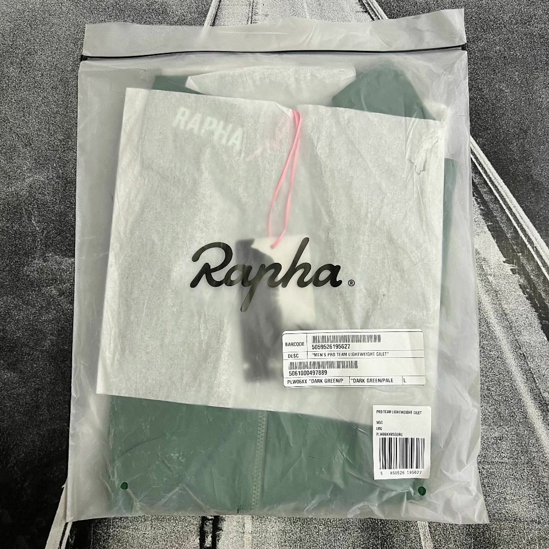 新品 Rapha メンズ プロチーム ライトウェイト ジレ Lサイズ グリーン スポーツ/アウトドアの自転車(ウエア)の商品写真