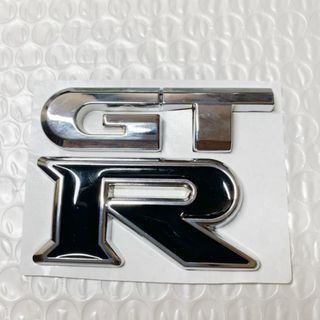 ニッサン(日産)の日産　GTR   エンブレム 金属製　ブラック X シルバー　1個(車外アクセサリ)