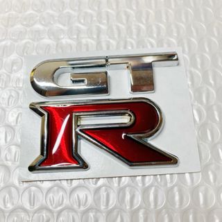 ニッサン(日産)の日産　GTR   エンブレム  金属製　レッド　シルバー   1個(車外アクセサリ)