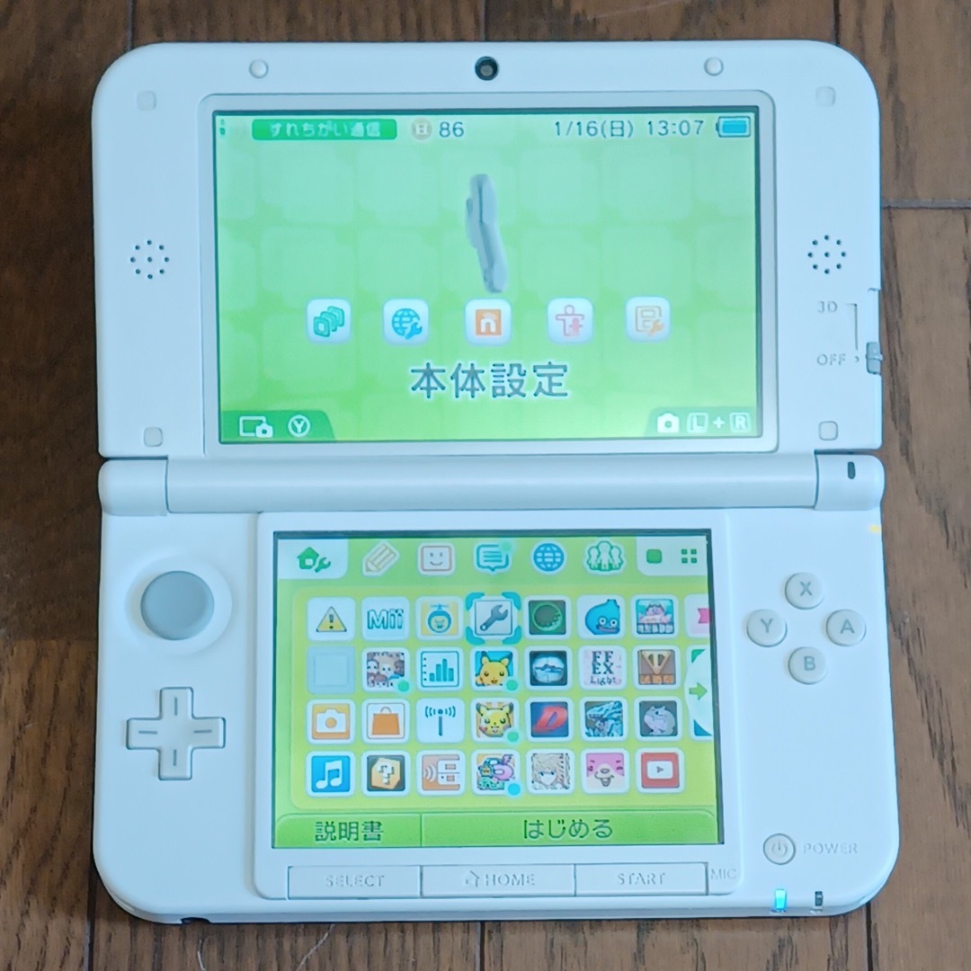 ニンテンドー3DS(ニンテンドー3DS)のニンテンドー3DS LL ホワイト 中古 エンタメ/ホビーのゲームソフト/ゲーム機本体(携帯用ゲーム機本体)の商品写真