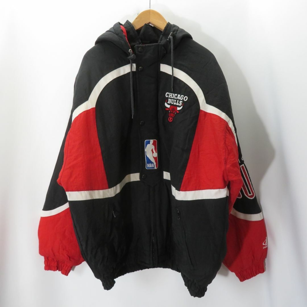 VINTAGE 90s CHICAGO BULLS PADDED JACKET メンズのジャケット/アウター(ナイロンジャケット)の商品写真