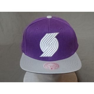 ミッチェルアンドネス(MITCHELL & NESS)の【Mitchell & Ness】NBAバスケ ブレイザーズ ロゴ刺繍キャップ(キャップ)