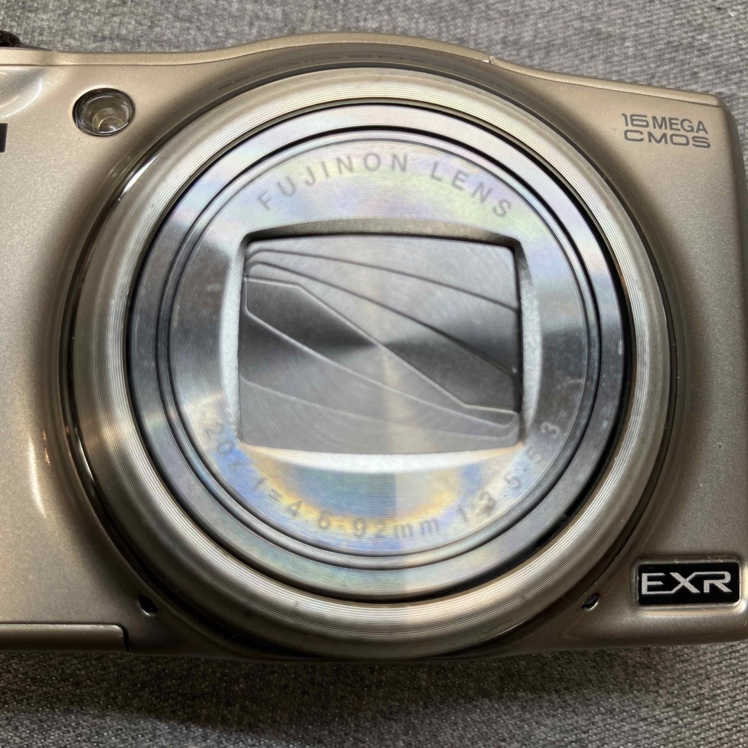 富士フイルム(フジフイルム)の【Nい1591】FUJI FILM 富士フイルム FinePix F770EXR スマホ/家電/カメラのカメラ(コンパクトデジタルカメラ)の商品写真
