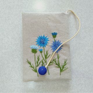 文庫本刺繍のブックカバー　矢車菊(ブックカバー)