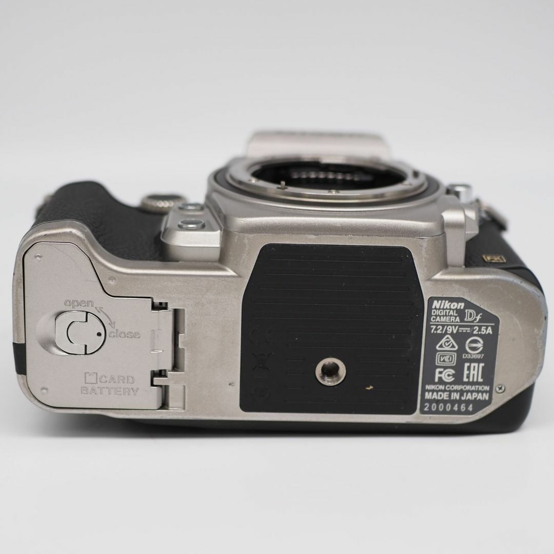 Nikon(ニコン)の■13965ショット■ Nikon DF ボディ シルバー ■極上品■ スマホ/家電/カメラのカメラ(ミラーレス一眼)の商品写真