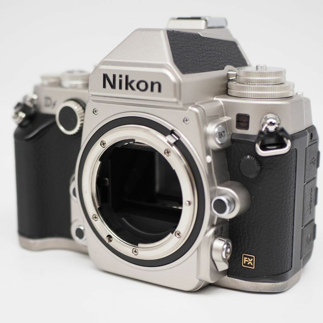 Nikon(ニコン)の■13965ショット■ Nikon DF ボディ シルバー ■極上品■ スマホ/家電/カメラのカメラ(ミラーレス一眼)の商品写真