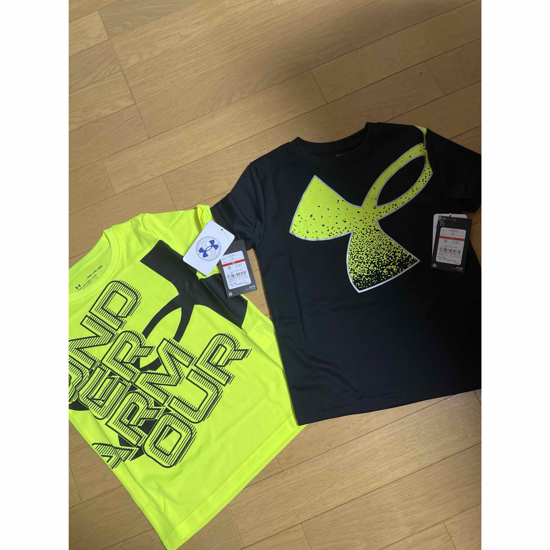 UNDER ARMOUR(アンダーアーマー)の新品　アンダーアーマー　120cm YXS 半袖Tシャツ　トップス　半袖　キッズ キッズ/ベビー/マタニティのキッズ服男の子用(90cm~)(Tシャツ/カットソー)の商品写真