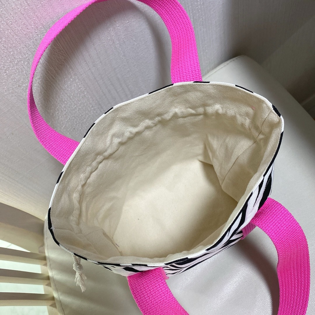 巾着トートバッグ ゼブラ×ピンク ハンドメイドのファッション小物(バッグ)の商品写真