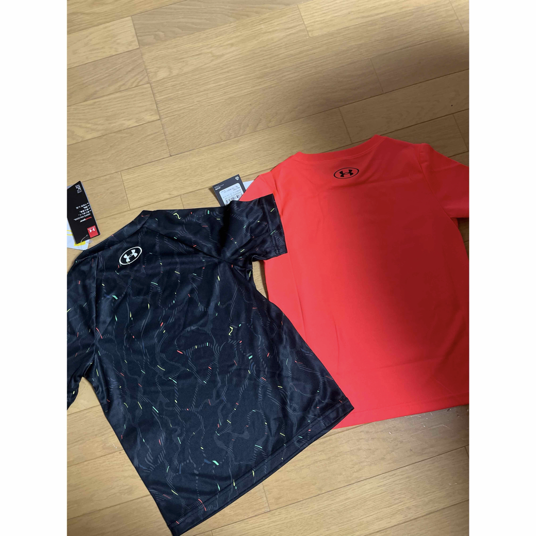 UNDER ARMOUR(アンダーアーマー)の新品　アンダーアーマー　120cm YXS 半袖Tシャツ　トップス　半袖　キッズ キッズ/ベビー/マタニティのキッズ服男の子用(90cm~)(Tシャツ/カットソー)の商品写真